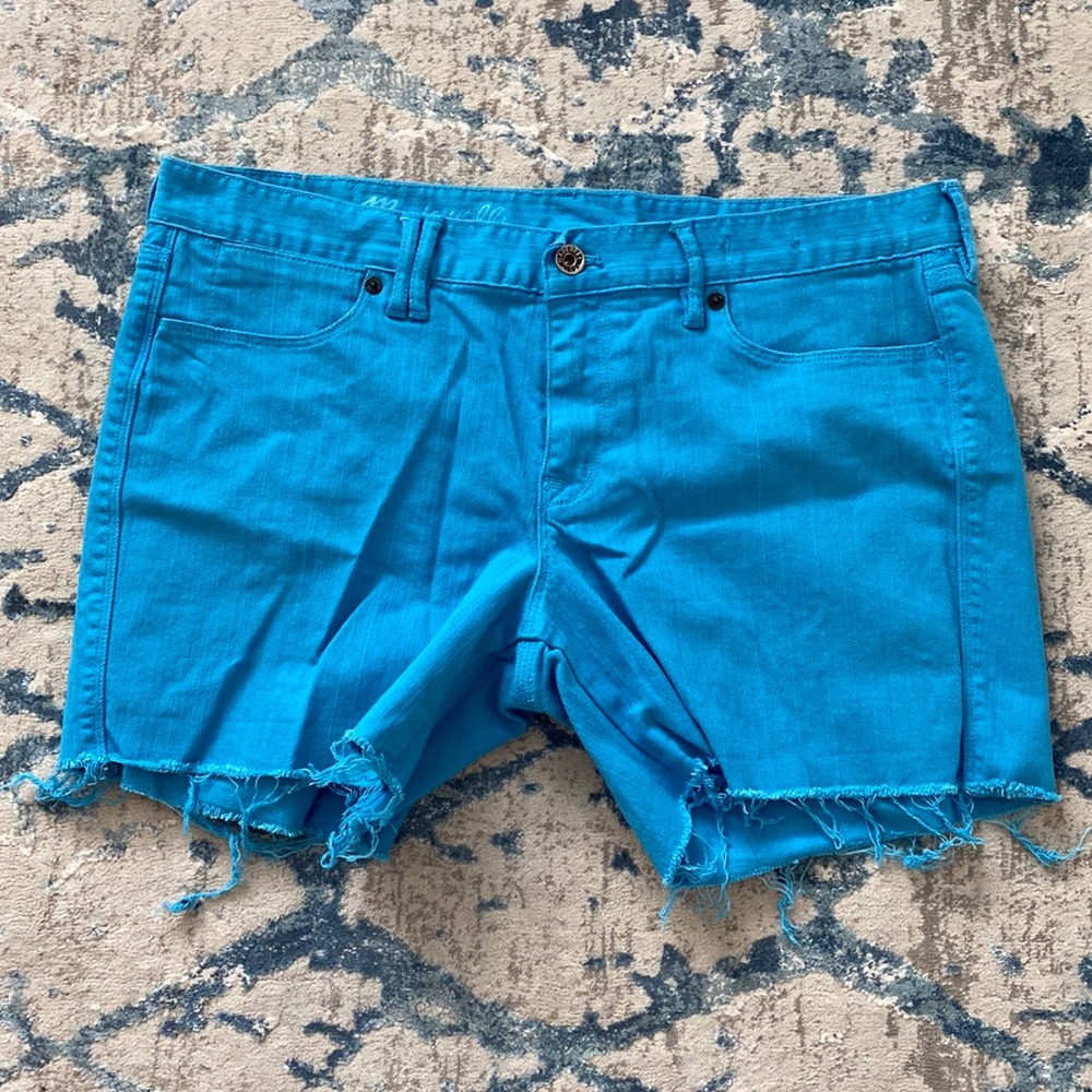 Light blue Madewell cutoff jeans.